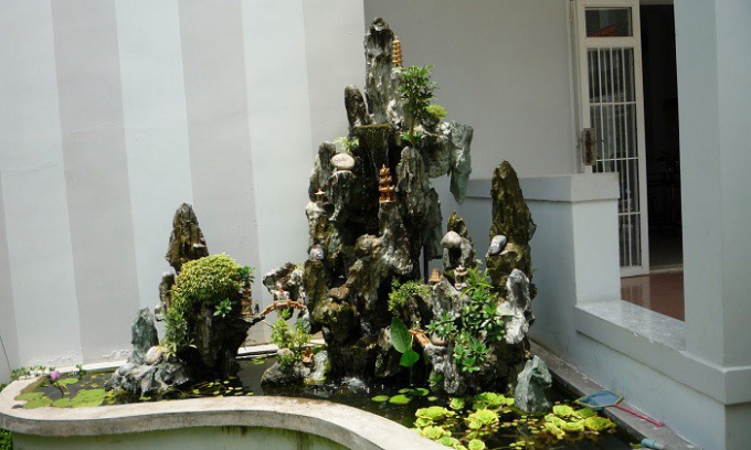 TIỂU CẢNH ĐÁ ĐẸP CHO SÂN VƯỜN VỚI THIẾT BỊ ĐÀI PHUN NGHỆ THUẬT